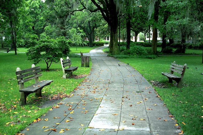 Savannah Stroll: Guided Sightseeing & History Walking Tour of Savannah - A 90-minute route with a max group size of 30