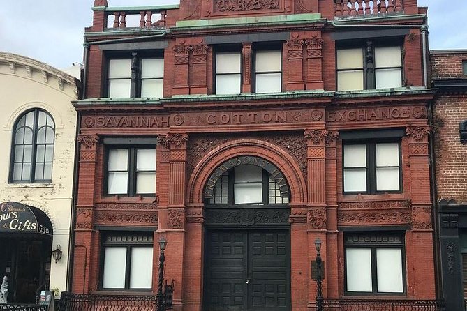 Savannah Stroll: Guided Sightseeing & History Walking Tour of Savannah - Stop by stop: cathedral, cemetery, and the Savannah Historic District