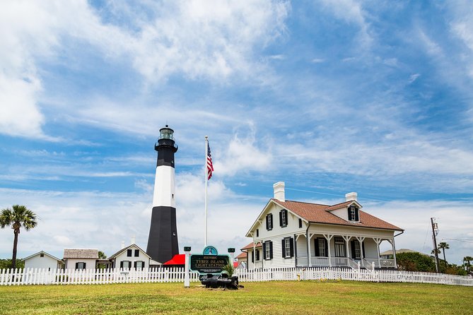 Savannah to Tybee Island with Dolphin Cruise - Tybee Lighthouse Photos and Beach Free Time (Tuesday Closure Note)