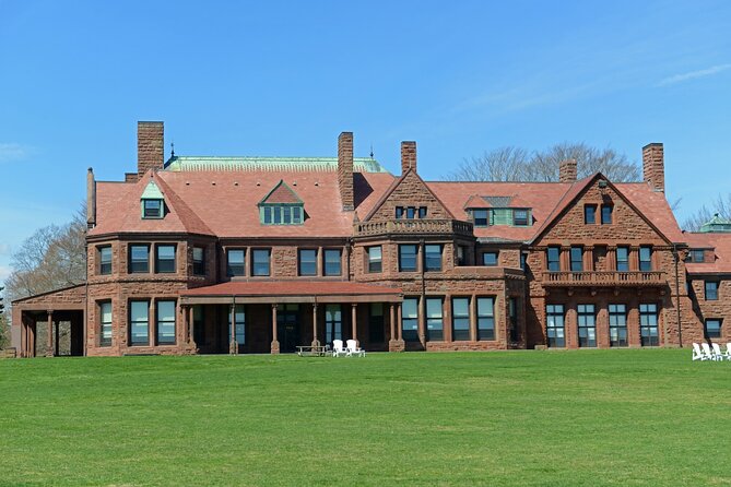 Scenic Newport, RI Self-Guided Driving Audio Tour - Newport by car, guided by GPS, without the hurry