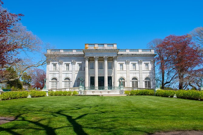 Scenic Newport, RI Self-Guided Driving Audio Tour - Bellevue Avenue: tennis fame, auto culture, and the mansion belt