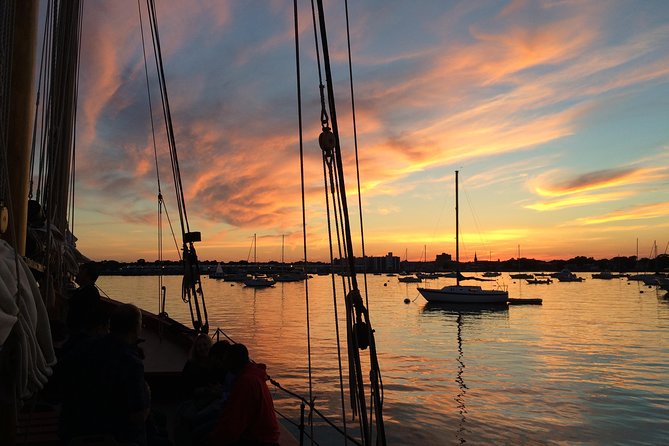 Schooner Fame Sailing Tour - The cannon shot moment you should plan around