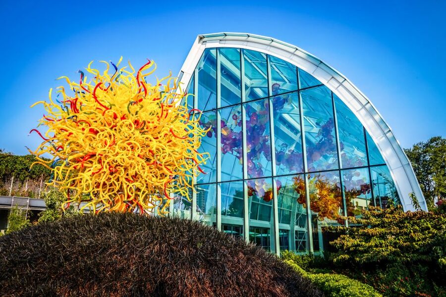 Seattle: Chihuly Garden and Glass Entry Ticket - Your self-guided visit flow, from ticket redemption to the big centerpiece