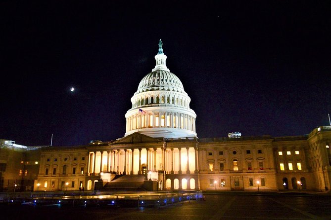 Small Group National Mall Night Tour with 10 Top Attractions - Small Group Comfort With 12-Person Vans