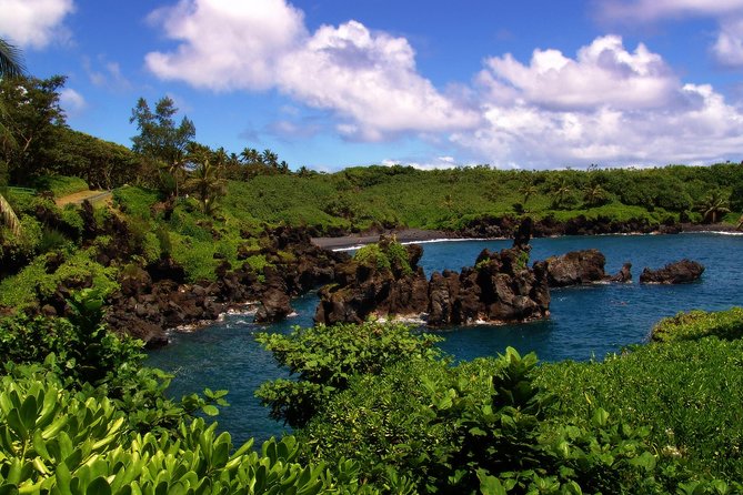 Small-Group Road to Hana Luxury Tour - Stop 4: Wai’anapanapa State Park black-sand beach and volcanic features