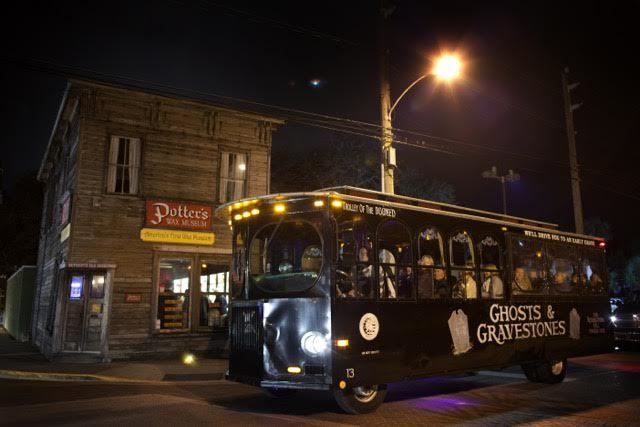 St. Augustine: Ghosts and Gravestones Old Town Trolley Tour - Getting Oriented: San Marco Welcome Center, then straight into the night