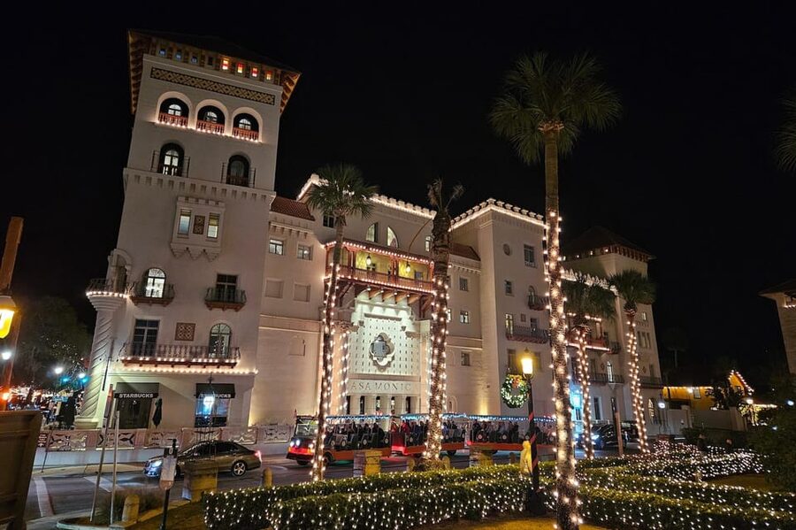 St Augustine: Nights of Lights Trolley Tour - Cookies and Warm Apple Cider: The Ending That Feels Like a Reward
