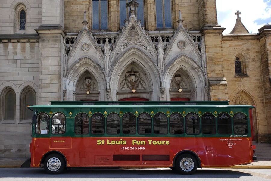 St Louis: 75-Minute City Trolley Tour - Getting On at Horseshoe Casino: The Easy Start