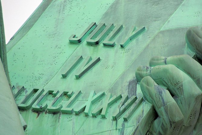Statue of Liberty, Ellis Island, and 9/11 Memorial Guided Tour - Battery Park and Castle Clinton: the harbor defense warm-up