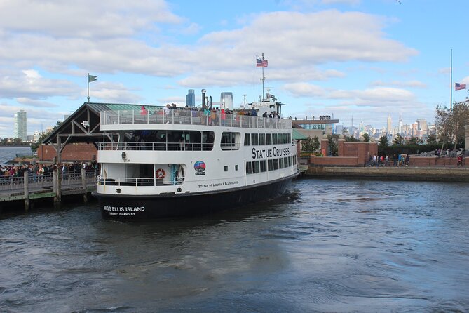 Statue of Liberty Tour with Ellis Island and Immigration Museum - Statue of Liberty Museum: a fast, focused guided walkthrough