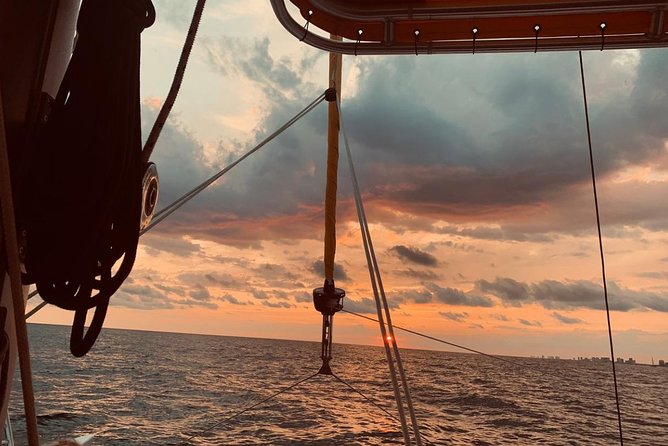 Sunset Dolphin Sail Aboard the Footloose Catamaran - A few balanced expectations so you are not surprised