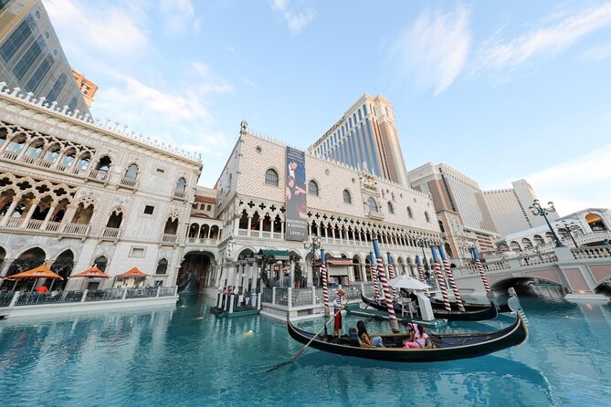 Taste the Vegas Strip: A Local’s Food Tour Experience - The Strip Stroll: 1.5 Miles of Eating, Looking, and Learning the Layout