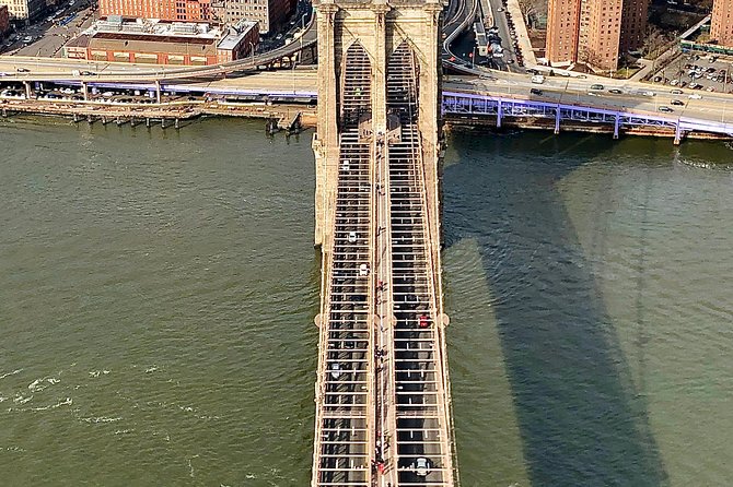 The Big Apple Helicopter Tour of New York City - 17 to 20 minutes in the air: shared helicopter and live guide