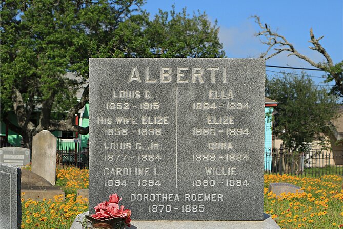 The Galveston Cemetery Tour - Walk With The Dead! - Why this Walk With The Dead tour feels different from typical ghost walks