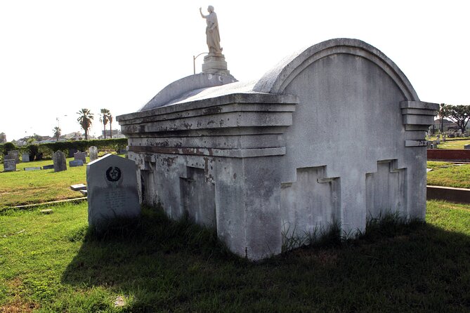The Galveston Cemetery Tour - Walk With The Dead! - Trinity Episcopal Cemetery stop: more stories, more chances for photo moments