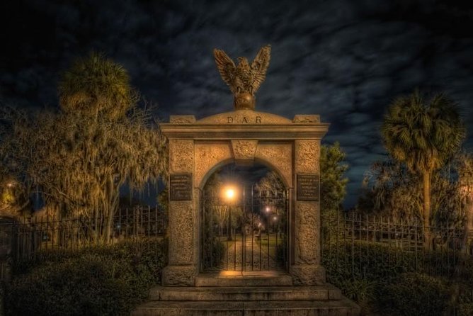 The Grave Tales Ghost Tour in Savannah - How the 90-minute route actually works in the Historic District