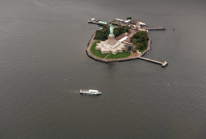 The Manhattan Helicopter Tour of New York - The Real Route: Lower Manhattan to Midtown to Central Park