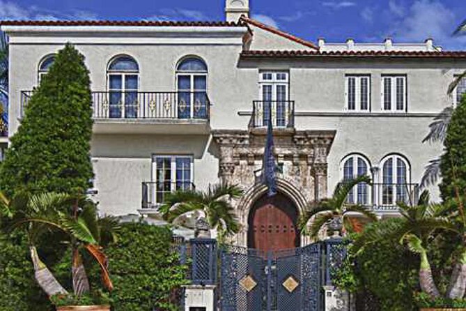The Official Art Deco Walking Tour by The Miami Design Preservation League - Starting at the Art Deco Welcome Center and Official Gift Shop