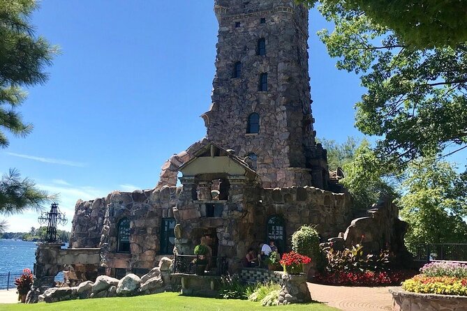 The Ultimate Heart of 1000 Islands Sightseeing Boat Tour - Guides and pacing: why the narration matters as much as the sights