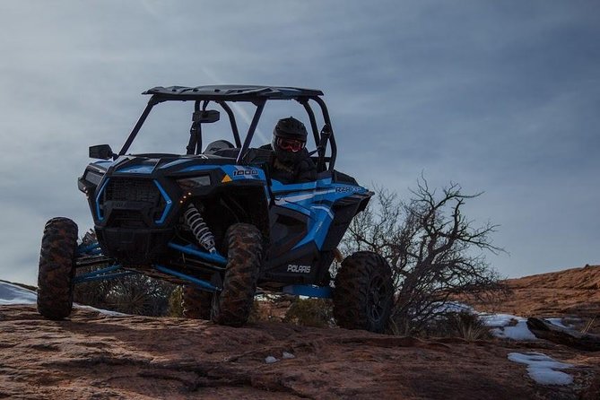 Thrilling 3.5 Hour You-Drive Fins N Things/Hells Revenge UTV Tour - How the group stays together on rough slickrock