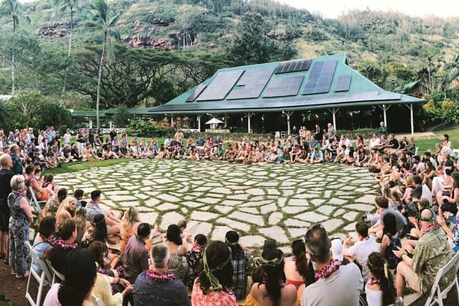 Toa Luau at Waimea Valley, Oahu - Dinner and drinks: the luau feast plus a clear drink system
