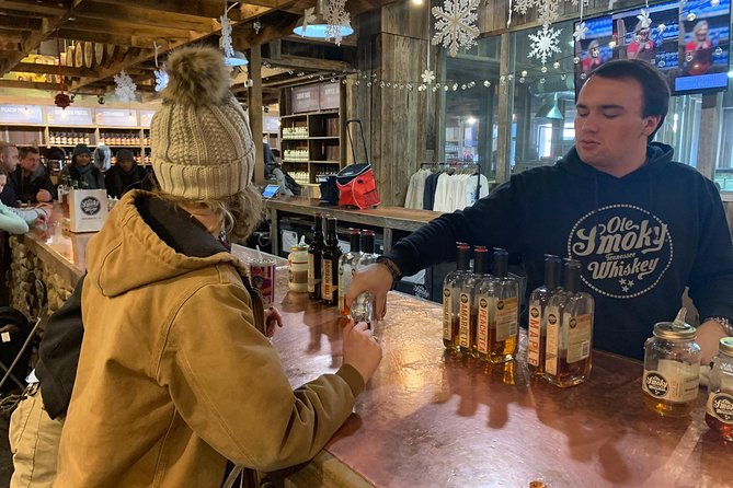 Top Rated Wine and Shine Walking Tour - Why This Gatlinburg Wine and Moonshine Walk Works