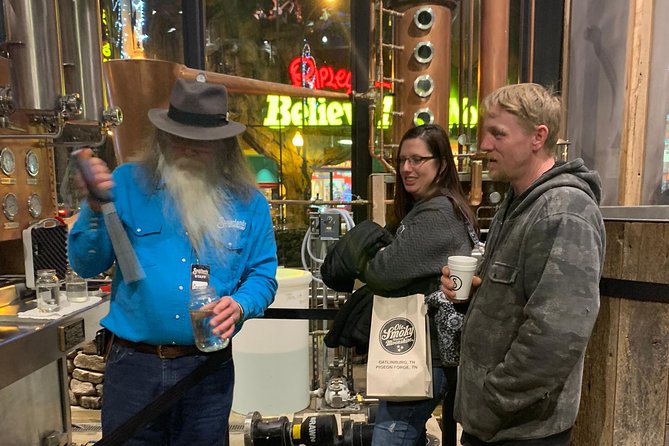 Top Rated Wine and Shine Walking Tour - Your 5:00 pm Route: Tennessee Shine Company, Little Bear Winery, and Sugarlands