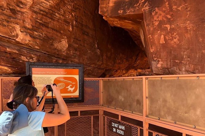 Valley of Fire Tour - How the Tour Handles Scenery Stops and Photos