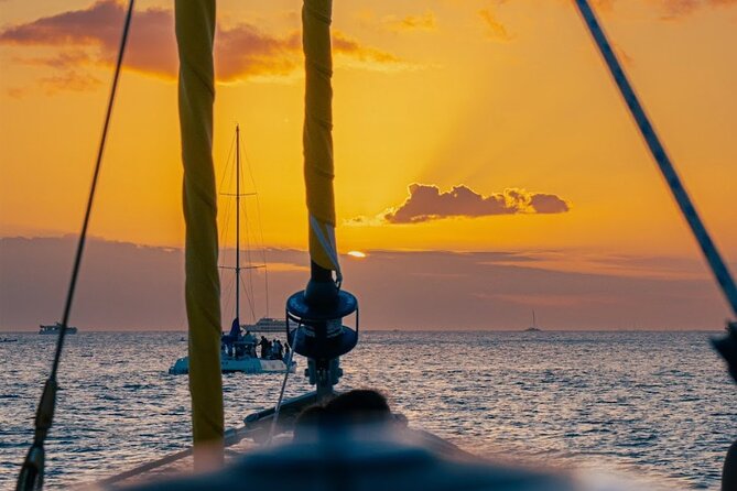 Waikiki Beach Sunset Sail - Key things to know before you board
