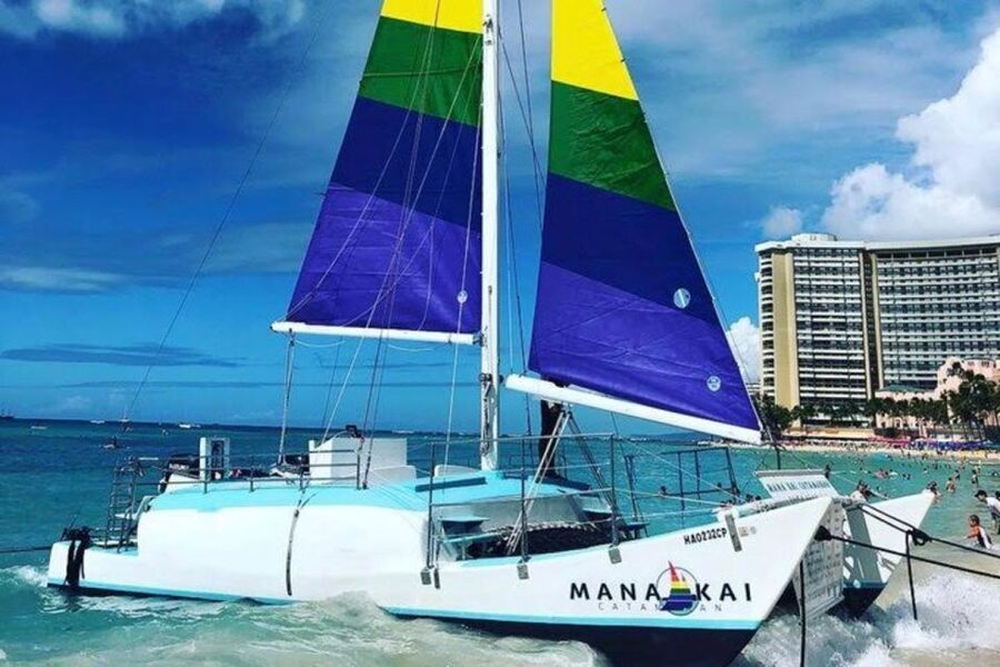 Waikiki Beach: Turtle Snorkeling and Sailing on Hāwea - Coffee, non-alcoholic drinks, and a relaxed sail back along Waikiki