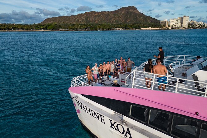 Waikiki: Friday Night Fireworks Catamaran Cruise - Where you meet and how the 6:30 pm timing plays out