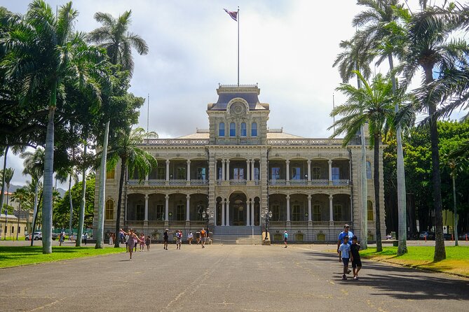 Waikiki Trolley Red Line Heroes & Legends Hop-on Hop-off Tour - Pacing tips: how to avoid the long waits between buses