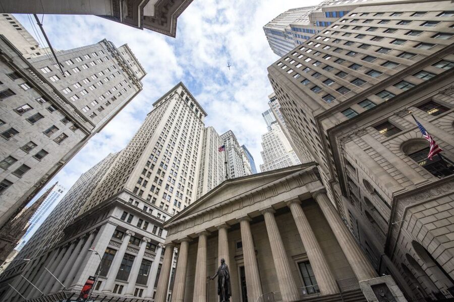 Wall Street Insider Tour with a Finance Professional - Charging Bull: photo time, then what the symbol really represents