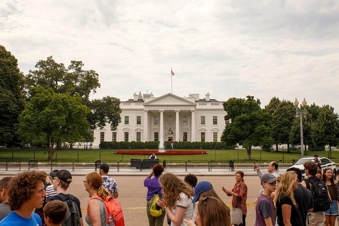 Washington DC Highlights Tour with Top Landmarks and Memorials - National World War II Memorial: the Iwo Jima flag photo moment
