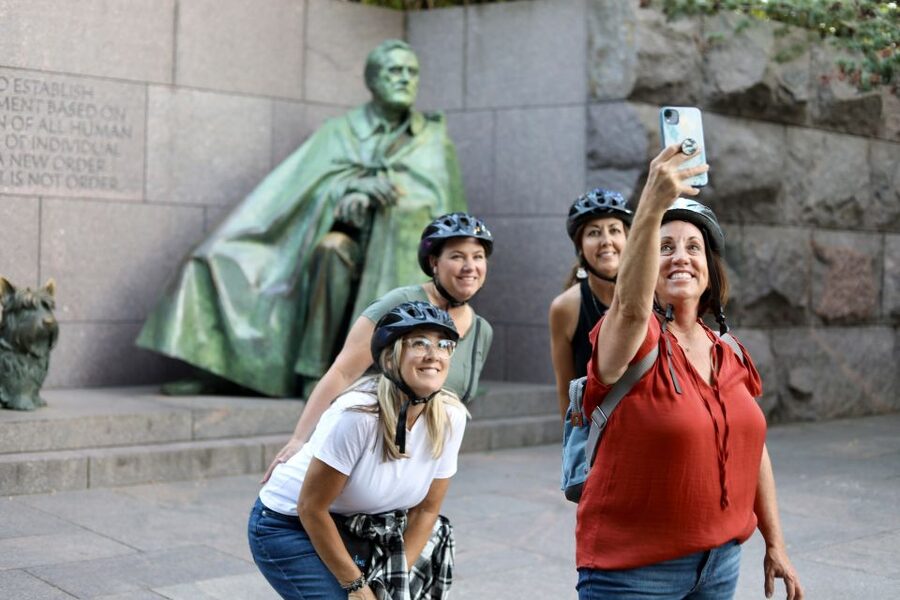 Washington DC: Monuments and Memorials Bike Tour - Lincoln Memorial: Where the Guide Helps You See More Than the Postcard