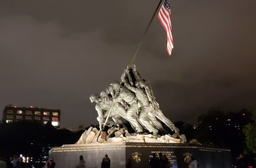 Washington DC: Monuments by Moonlight Nighttime Trolley Tour - Stop 1: MLK and FDR Memorials on Foot (30 Minutes)
