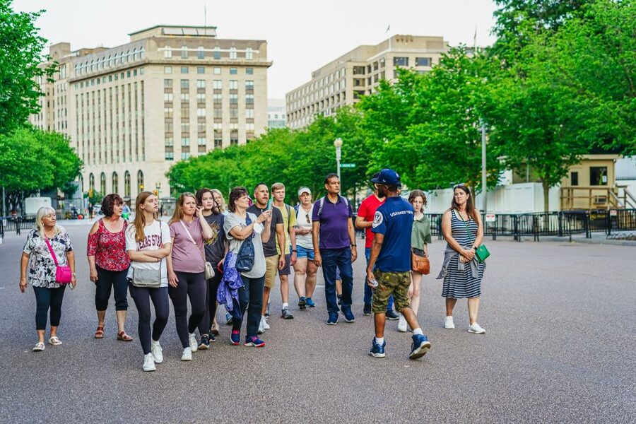 Washington DC: National Mall Night Bus Tour - Martin Luther King Jr. Memorial: lighting brings out the meaning