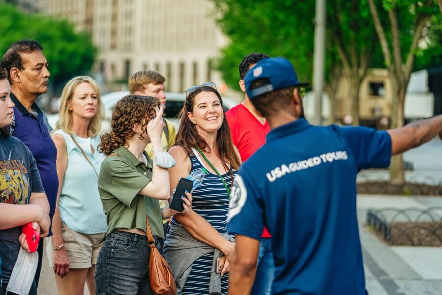 Washington DC: National Mall Night Bus Tour - Why a 3-hour night bus tour works so well
