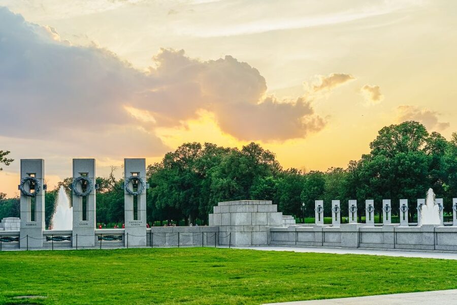 Washington DC: National Mall Night Bus Tour - Where you begin: U.S. Navy Memorial Plaza and the first night glow
