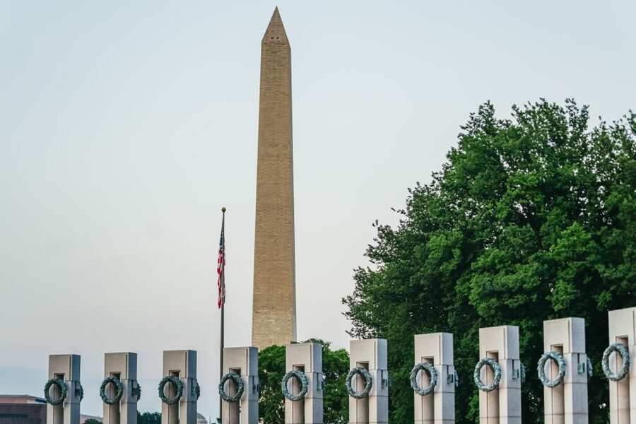 Washington DC: National Mall Night Bus Tour - The White House stop: close-ish views plus quick orientation