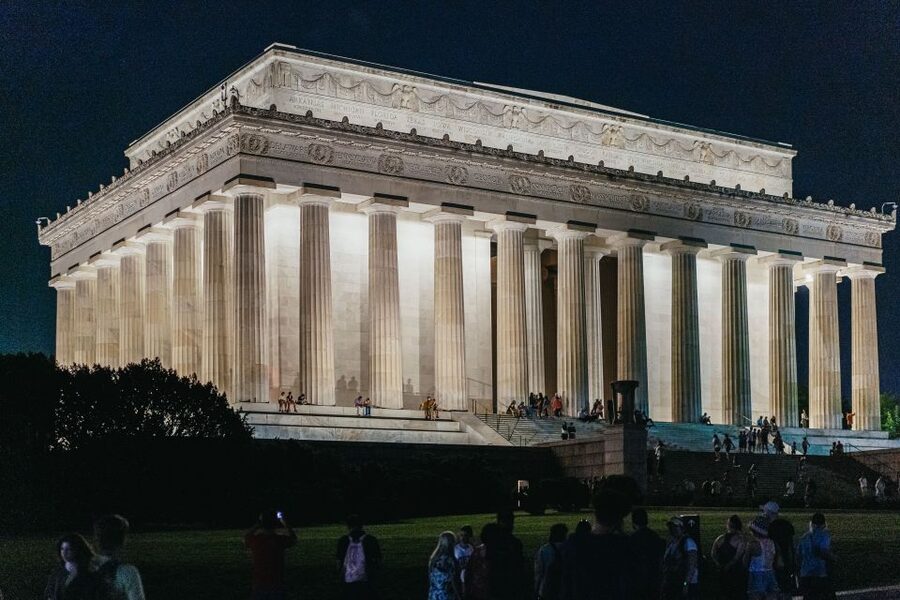 Washington DC: National Mall Night Bus Tour - Thomas Jefferson Memorial and the art of night pacing