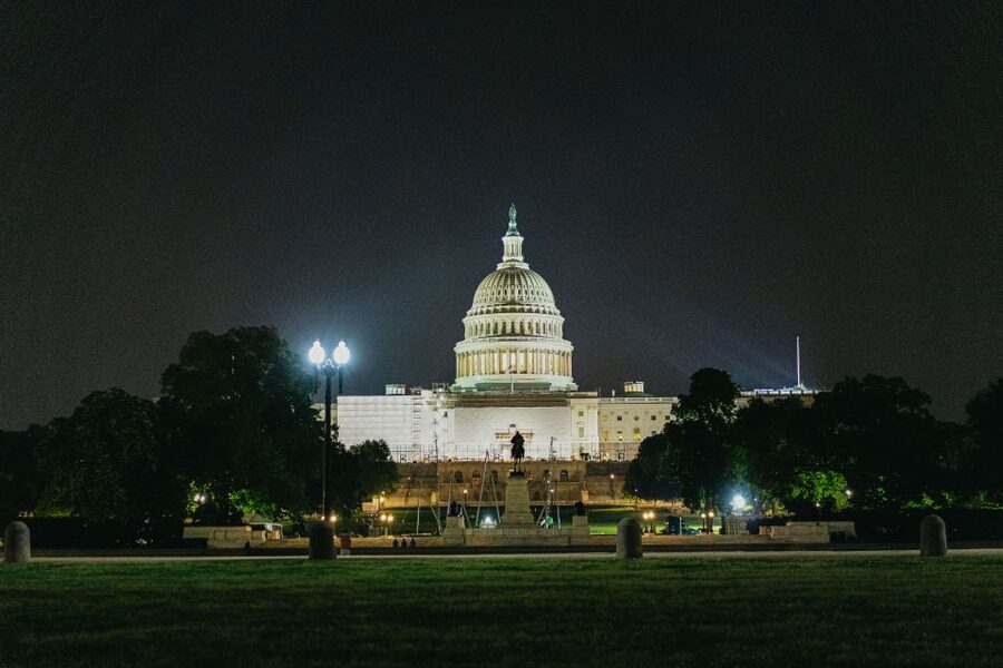Washington DC: National Mall Night Bus Tour - Picking your bus: closed-top comfort or glass/open-air views