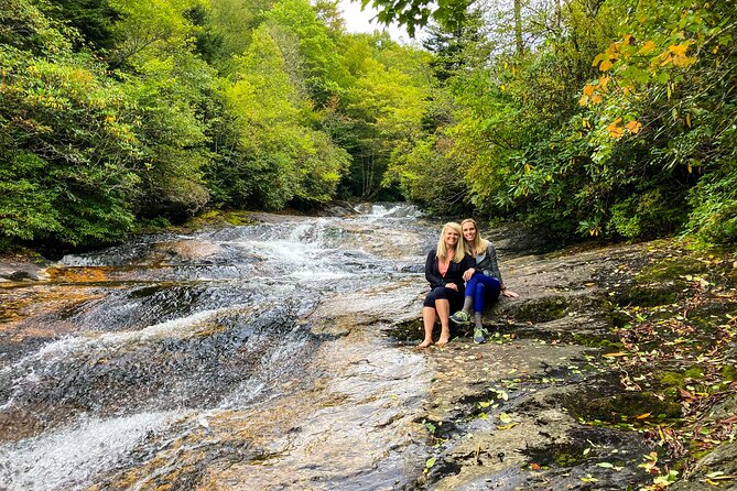Waterfall Jeep Tour - Backroads and Scenic Views - Stop 2: Looking Glass Falls for Classic Waterfall Photos