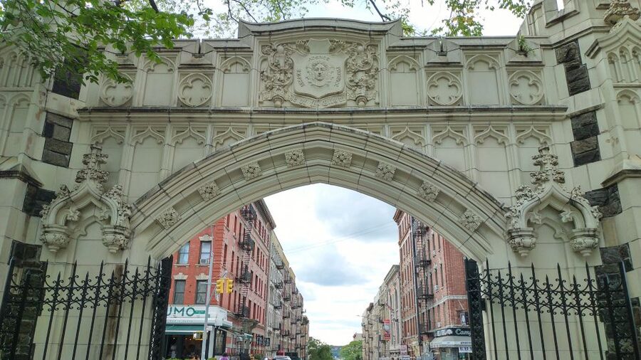 West Harlem: Gospel Church Service and Sunday Walking Tour - Inside the service: what to bring and what the rules really mean