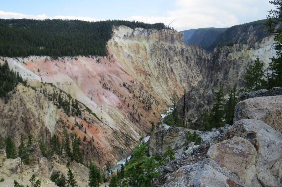 West Yellowstone: Yellowstone Day Tour Including Entry Fee - Grand Prismatic Spring, Fountain Paint Pots, and Artist Point views
