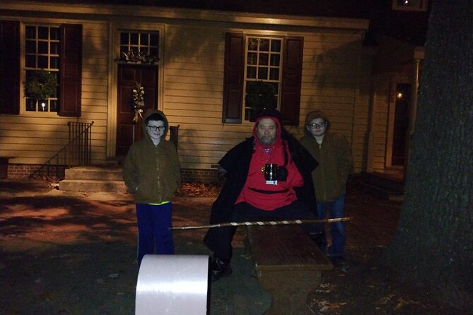 Williamsburg Ghosts, Witches and Pirates Tour - Pirates and women who fought back: Anne Bonny and Mary Reed