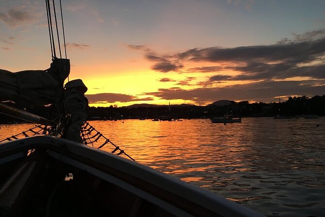Windjammer Classic Sunset Sail from Camden, Maine - Boarding at Bay View St: getting comfortable and finding the best angle