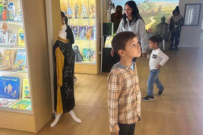 Wizard of OZ Museum tour - Oz meets Van Gogh and space: how the extra rooms fit