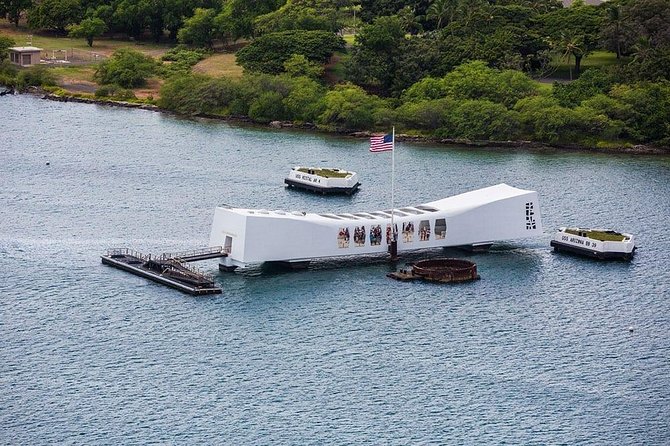 WWII Pearl Harbor Heroes Deluxe Tour - USS Bowfin submarine: the Pacific war in a quieter, darker way