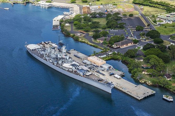 WWII Pearl Harbor Heroes Deluxe Tour - Pearl Harbor Aviation Museum: air war context, plus a chance at extra experiences